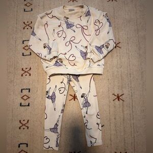 Zara girls ballerina set.  Sweatshirt in size 3 and leggings in size 4.
